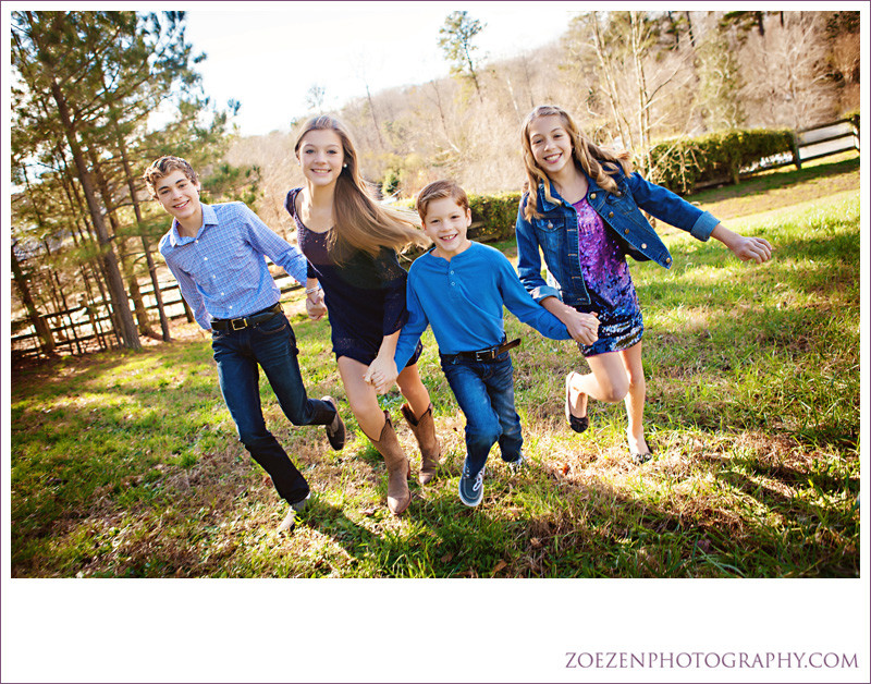 photographing larger families running family photo